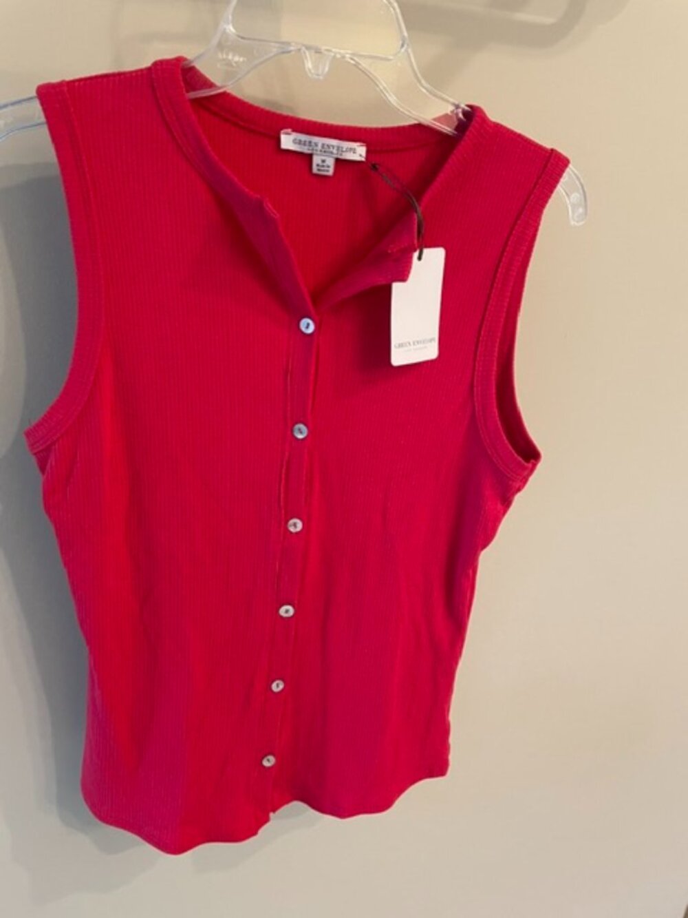 Women's Sleeveless button front ribbed top in red, size medium. NWT